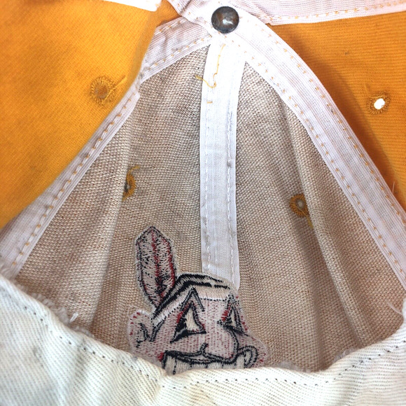 RARE Vintage Cleveland Indians Yellow Snapback Hat Chief Wahoo New Era Med/Lg - Picture 8 of 10